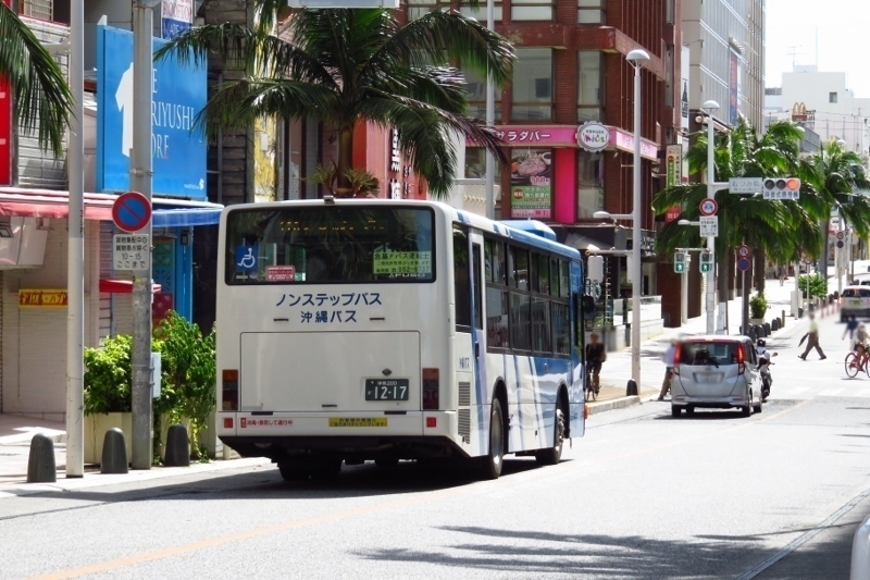 国際通りの沖縄バス