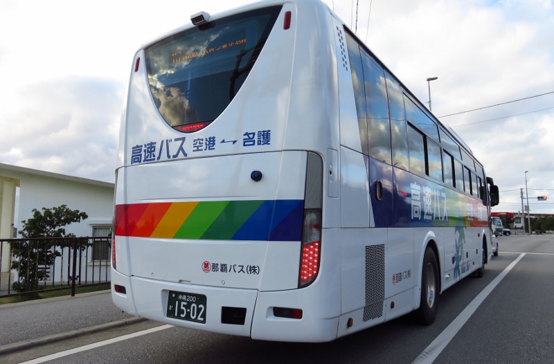 沖縄のバスに浸る