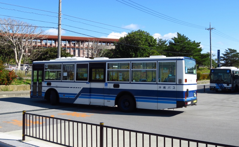 沖縄のAMUROバス