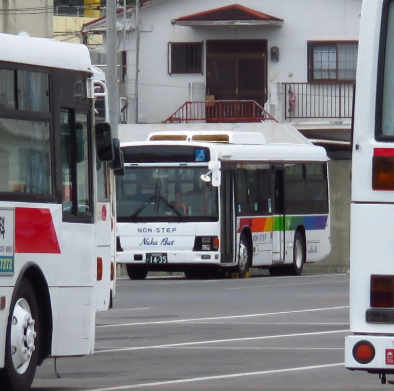 那覇バスの1435
