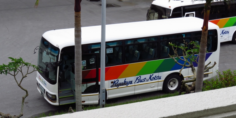 沖縄の観光バス那覇