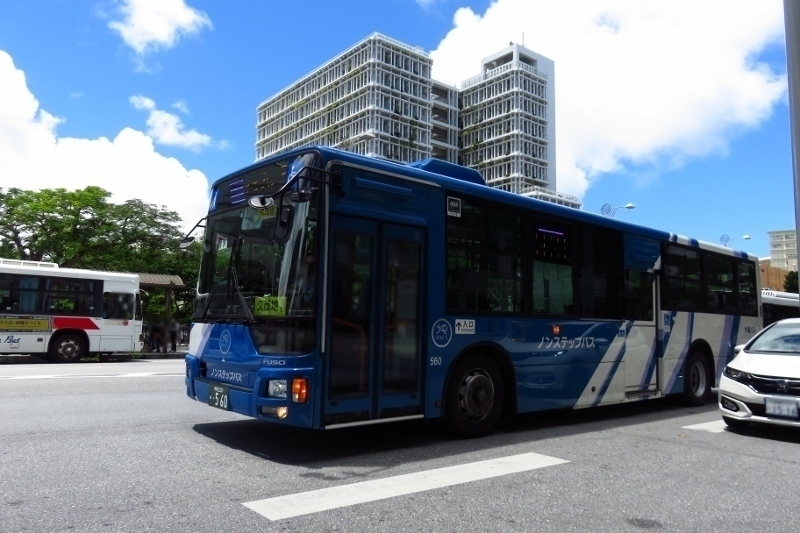 名護行きの沖縄バス