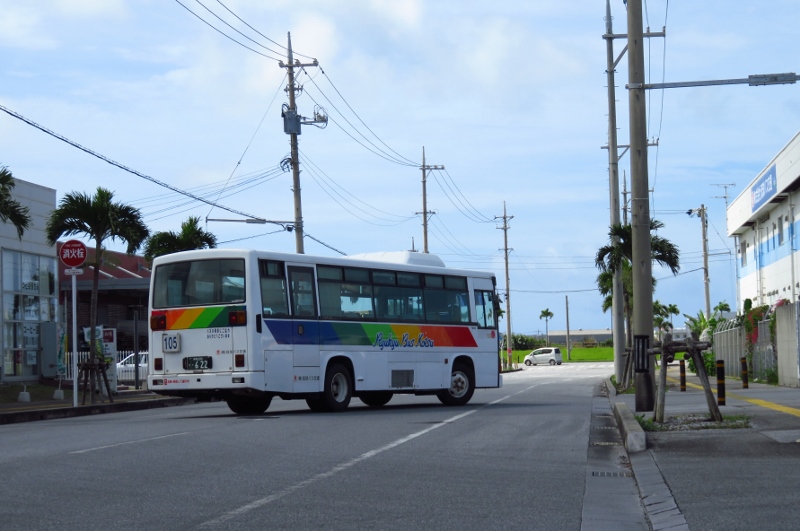 沖縄の中型バス