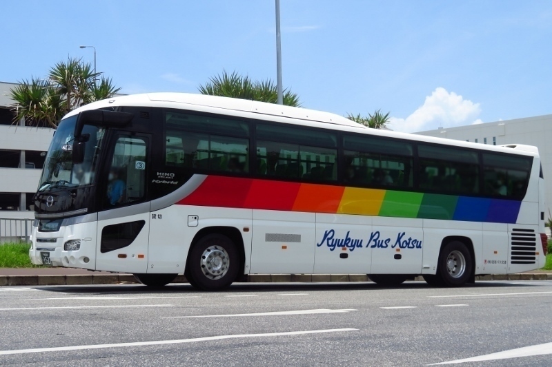 琉球バスの1527