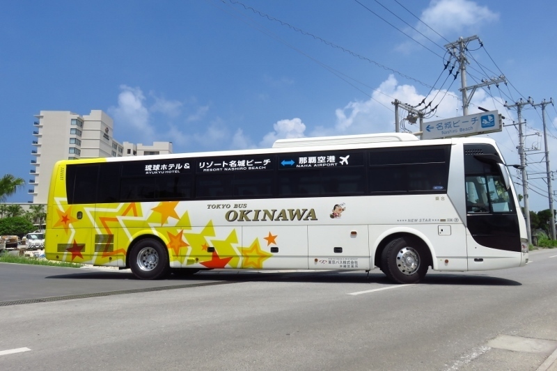 名城ビーチ行きのバス